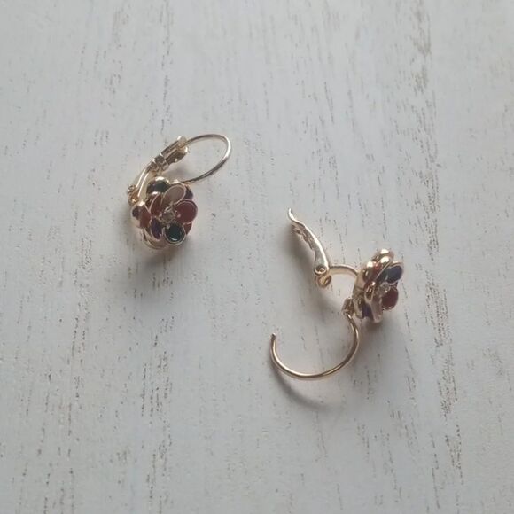 Cute flower‎ earrings - Picture 3 of 3